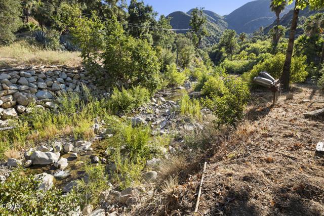 16825 Maricopa Highway, Ojai CA: https://media.crmls.org/mediaz/c18666bc-135d-4db8-ab69-e8d3d80b2119.jpg