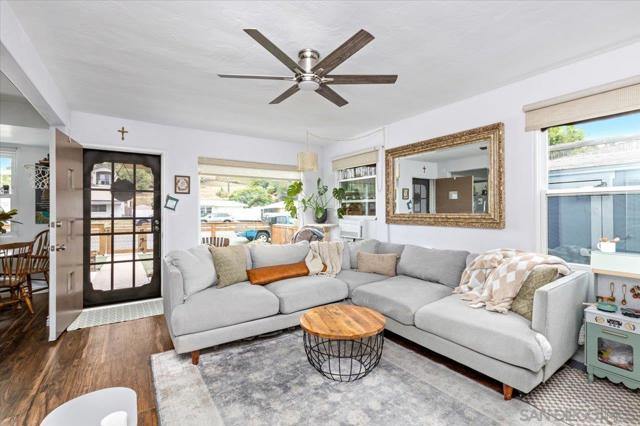 6212 Streamview Dr, San Diego CA: https://media.crmls.org/mediaz/c1869e54-d806-4630-aa58-90c882d26bb1.jpg