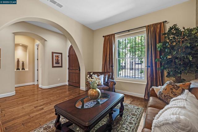 2222 Creekview Pl, Danville CA: https://media.crmls.org/mediaz/c186e6de-f667-4232-96cb-0b2fbb8a5cf5.jpg