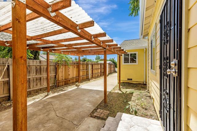 2056 Elm St, Livermore CA: https://media.crmls.org/mediaz/c1870279-2176-4e97-9ae8-d1a899b09cf6.jpg