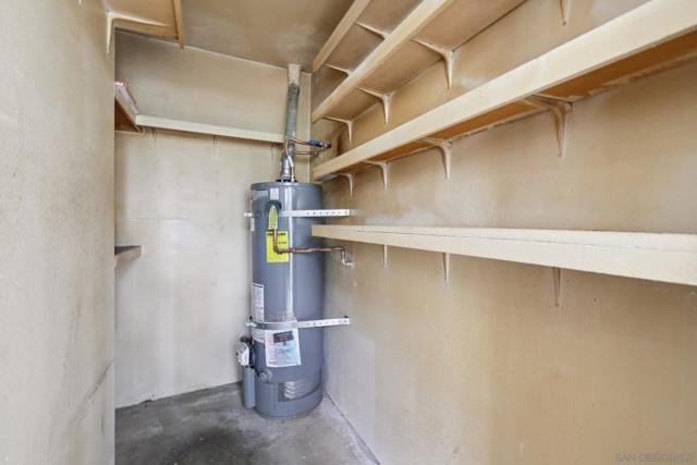 2077 Lakeridge Circle, Chula Vista CA: https://media.crmls.org/mediaz/c1874221-0889-4f37-9aa0-47db2aace7d0.jpg