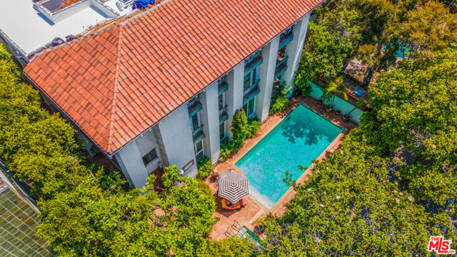 502 San Vicente Boulevard, Santa Monica CA: https://media.crmls.org/mediaz/c1878cd3-b580-4422-b0d4-8dc84728a79a.jpg