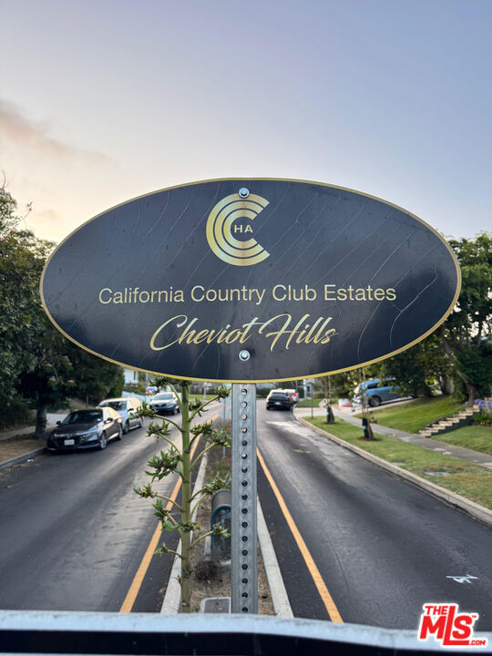 3254 Woodbine Street, Los Angeles CA: https://media.crmls.org/mediaz/c187e947-8331-4138-871c-0ac348b51f89.jpg