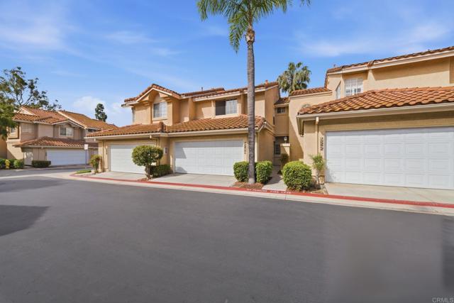 Detail Gallery Image 2 of 50 For 10974 Creekbridge Pl, San Diego,  CA 92128 - 2 Beds | 2/1 Baths