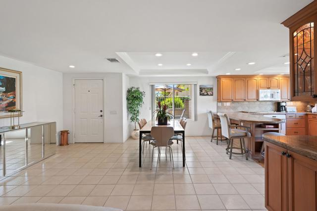 38 Conejo Circle, Palm Desert CA: https://media.crmls.org/mediaz/c189154c-24c7-4f41-805d-1ef116821064.jpg