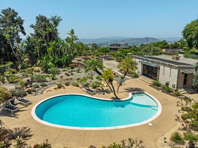 11020 Horizon Hills Dr, El Cajon CA: https://media.crmls.org/mediaz/c18a77db-4700-4c3b-b8b3-9789f4253c38.jpg