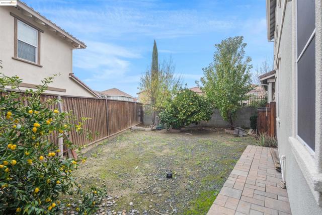 4586 Donegal Way, Antioch CA: https://media.crmls.org/mediaz/c18aa3a3-98c4-49cc-938f-602c33e4d7b8.jpg