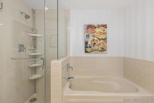 700 W Harbor Dr, San Diego CA: https://media.crmls.org/mediaz/c18aae61-8df6-47dd-99eb-336f0ca23419.jpg