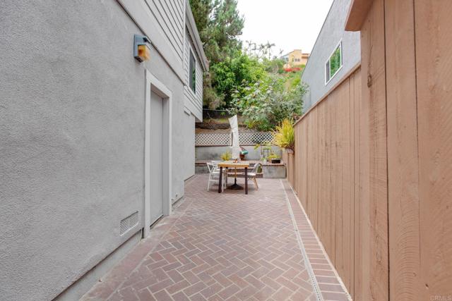 Detail Gallery Image 35 of 36 For 4556 Cove Dr, Carlsbad,  CA 92008 - 3 Beds | 3 Baths