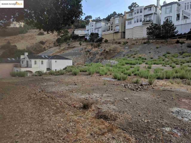 0 Redwood Rd, Oakland CA: https://media.crmls.org/mediaz/c18bfd2e-24c1-4f5d-bda1-747f5d0ac689.jpg