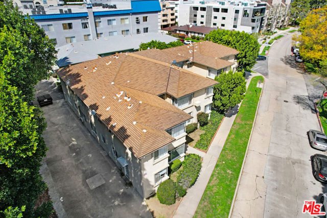 4321 Saugus Avenue, Sherman Oaks CA: https://media.crmls.org/mediaz/c18da41f-bc4c-4cbb-a35f-9b95780f06f0.jpg