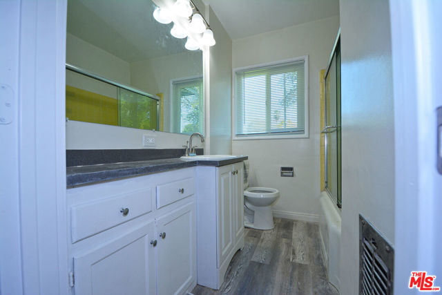 7061 Louise Avenue, Van Nuys CA: https://media.crmls.org/mediaz/c18dd03a-afb6-4203-9055-829b3b8adfe7.jpg