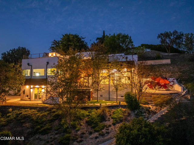 28333 Foothill Drive, Agoura Hills CA: https://media.crmls.org/mediaz/c18e1f0e-947f-4902-b02f-16caaa09b270.jpg