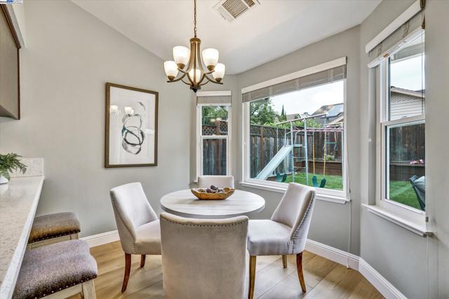 326 Fontaine Dr, Danville CA: https://media.crmls.org/mediaz/c18e2c71-0af9-447c-97c7-c80f25312220.jpg