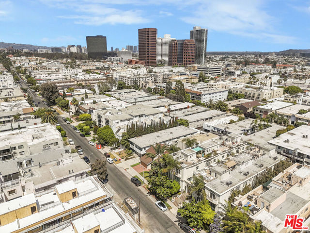 11974 Mayfield Avenue, Los Angeles CA: https://media.crmls.org/mediaz/c18e79c6-51a7-4e9b-af2d-9ec5e2688454.jpg