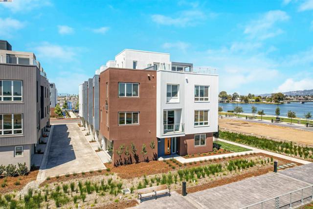 2388 Stanford Street, Alameda CA: https://media.crmls.org/mediaz/c18e9f52-df0c-4782-b6f4-df58030b1377.jpg