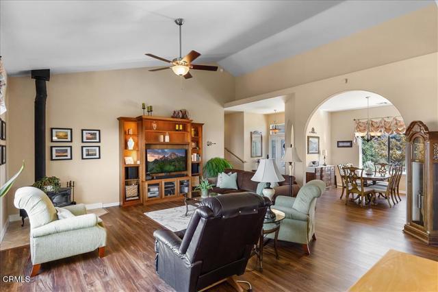 30730 Fox Ridge Court, Tehachapi CA: https://media.crmls.org/mediaz/c18ed3b0-0b59-47a0-87c2-17a38c10358d.jpg