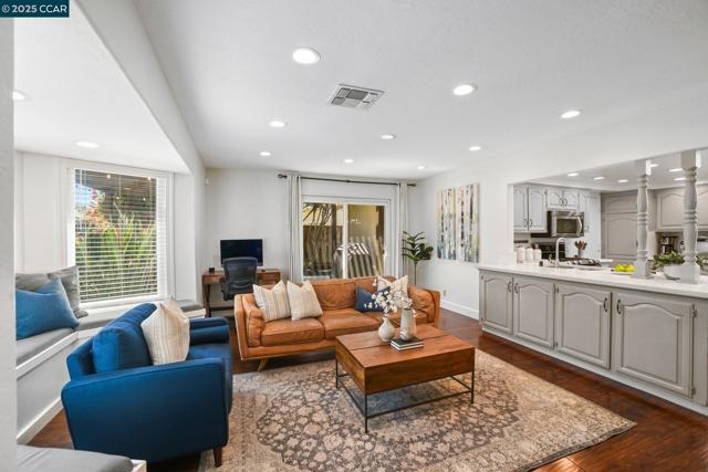 1630 Frankfurt Way, Livermore CA: https://media.crmls.org/mediaz/c18ef3a4-eb45-4aa6-9d35-6aaf9b50f850.jpg