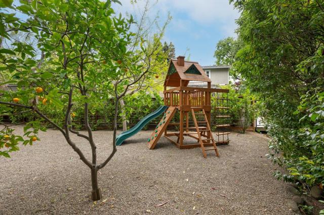641 Caribbean Way, San Mateo CA: https://media.crmls.org/mediaz/c18f2e1a-0085-4026-87a0-2a334c760307.jpg