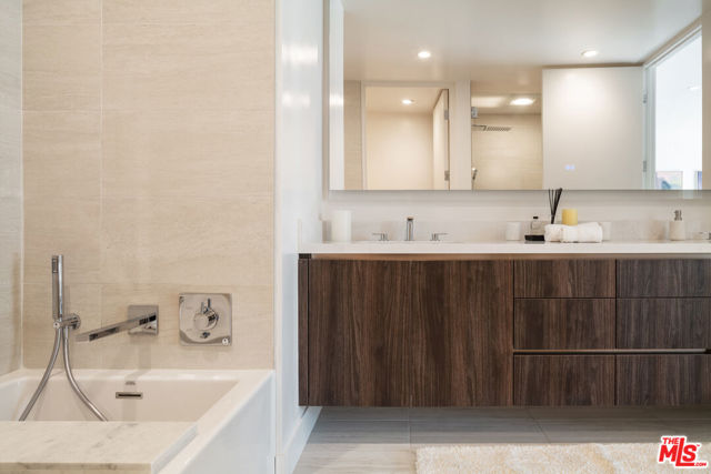 411 S Hamel Road, Los Angeles CA: https://media.crmls.org/mediaz/c18f51cc-bce8-456a-b46d-96d77f7ec12a.jpg