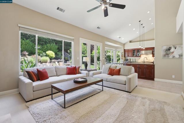 132 Victoria Pl, Danville CA: https://media.crmls.org/mediaz/c18fab2a-fa70-4e5c-b1cc-f5630cdf76e3.jpg