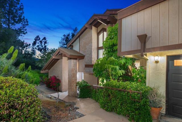1586 Kimberly Woods Dr, El Cajon CA: https://media.crmls.org/mediaz/c18fd5e6-513d-47d7-92bc-643b4b9884de.jpg
