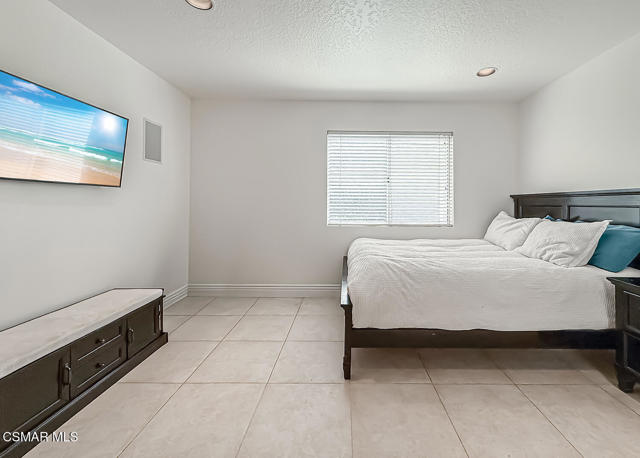 2848 Bayham Cir, Thousand Oaks CA: https://media.crmls.org/mediaz/c18fd6cb-5fa2-427a-8b02-d837f0c3afbe.jpg