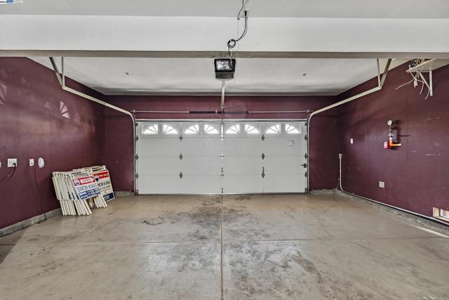 100 Arroyo Ct, Union City CA: https://media.crmls.org/mediaz/c1901473-24f4-4f5a-b640-4f13d9ad2bae.jpg