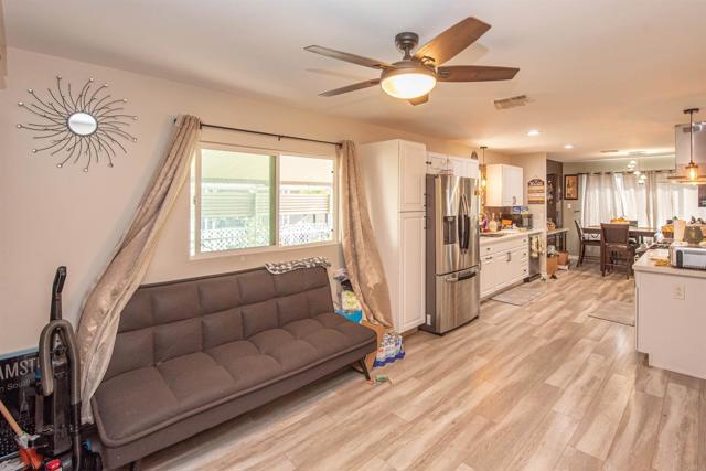 1010 Bobier Dr E, Vista CA: https://media.crmls.org/mediaz/c1907177-df57-400f-be1c-300f979d4f4b.jpg