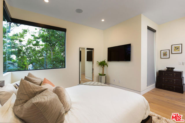 726 N Martel Avenue, Los Angeles CA: https://media.crmls.org/mediaz/c190bb67-db41-4174-8ff3-f52c8abc9446.jpg