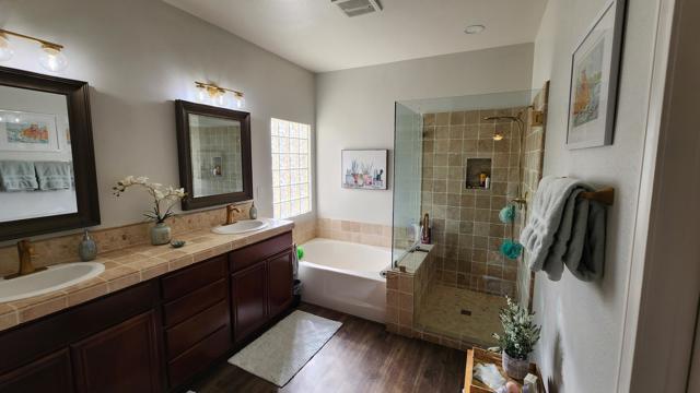 1002 Alta Cresta, Palm Springs CA: https://media.crmls.org/mediaz/c1915366-dae1-416a-bd7d-036ef448bbd3.jpg