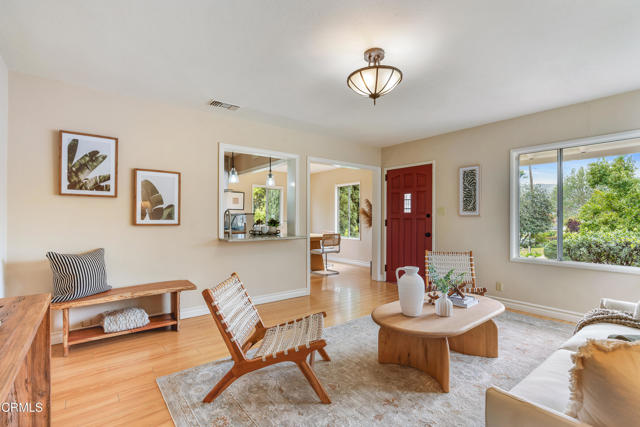 Detail Gallery Image 3 of 21 For 4806 Glenwood Ave, La Crescenta,  CA 91214 - 3 Beds | 2 Baths