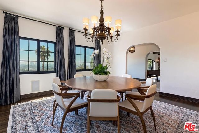2420 Chislehurst Drive, Los Angeles CA: https://media.crmls.org/mediaz/c19253c3-759b-4fc0-b008-8cc86f57c73e.jpg