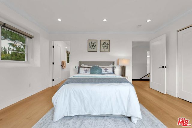 602 S Lucerne Boulevard, Los Angeles CA: https://media.crmls.org/mediaz/c192efd6-a704-46f4-befb-ffc9e2c9bb8b.jpg