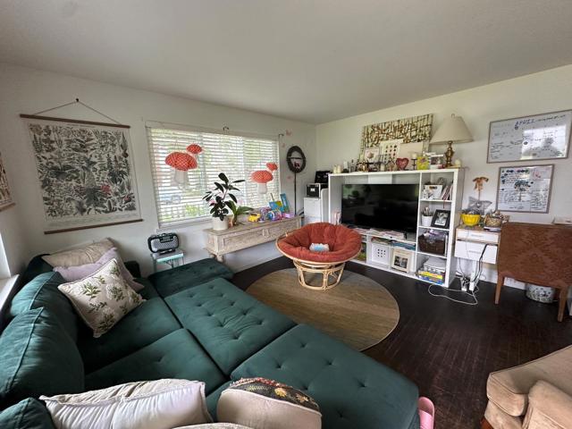 609 Congress Avenue, Pacific Grove CA: https://media.crmls.org/mediaz/c1931db0-6afd-49fb-b952-8809efe33cef.jpg