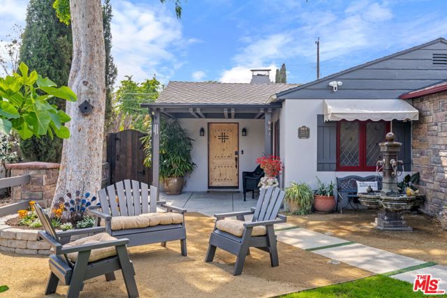 521 S Parish Place, Burbank CA: https://media.crmls.org/mediaz/c19364d5-23ed-4a9e-90fd-6a1649d9334a.jpg