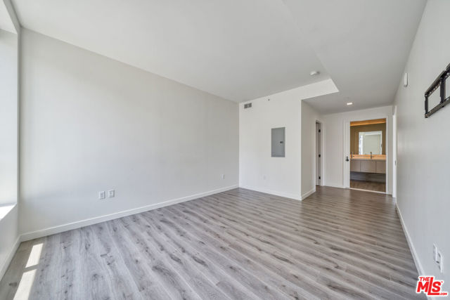 1050 Grand Avenue, Los Angeles, California 90015, 2 Bedrooms Bedrooms, ,2 BathroomsBathrooms,Condominium,For Sale,Grand,24404209