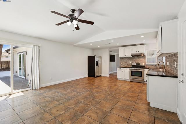 310 S Central Ave, Tracy CA: https://media.crmls.org/mediaz/c1941ce6-6311-4774-b017-b1cd116f6110.jpg