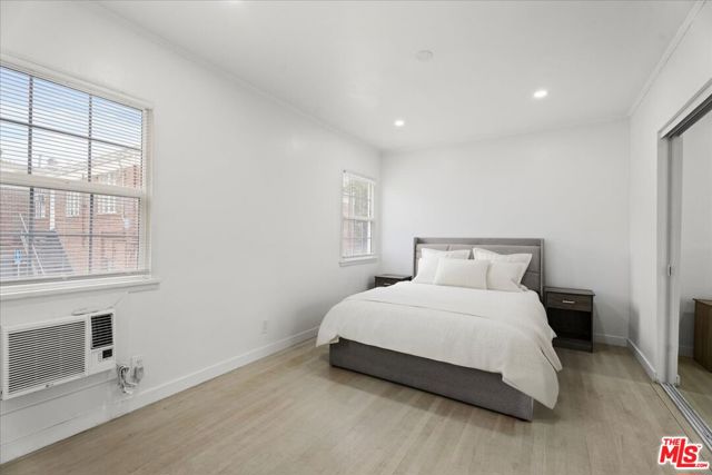 205 1/2 S Reeves Drive, Beverly Hills CA: https://media.crmls.org/mediaz/c19431b6-c994-43e9-9ffb-65370bf2125e.jpg