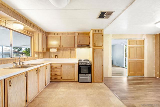 2003 Bayview Heights Dr, San Diego CA: https://media.crmls.org/mediaz/c194438c-feb8-445a-90a3-15a7286a26ba.jpg