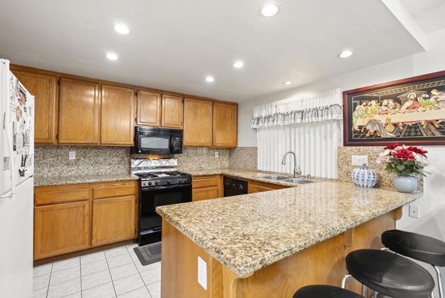 Detail Gallery Image 14 of 41 For 117 Shady Oak Road, San Diego,  CA 92114 - 4 Beds | 3 Baths