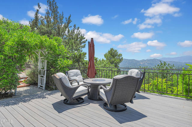 320 Starlane Drive, La Canada Flintridge CA: https://media.crmls.org/mediaz/c194f14b-bba2-4b69-a990-9ce127bde044.jpg