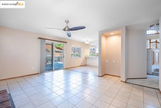 1003 Linda Vista Way, Rio Vista CA: https://media.crmls.org/mediaz/c1962e3a-5ee2-4072-8f95-5353886daddd.jpg