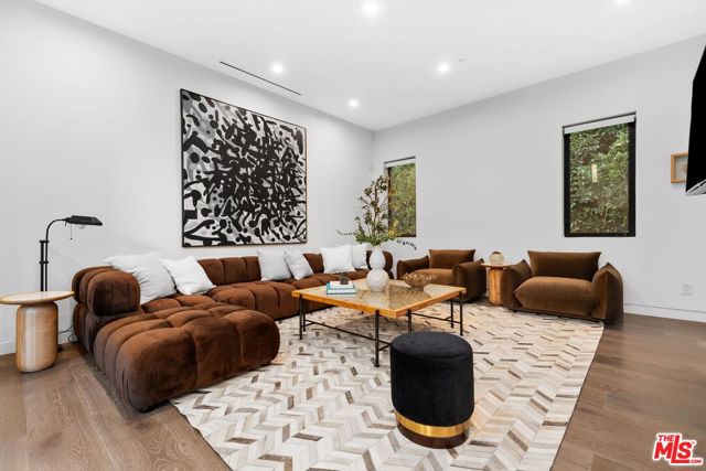 5 Bed Home for Sale in Los Angeles, California