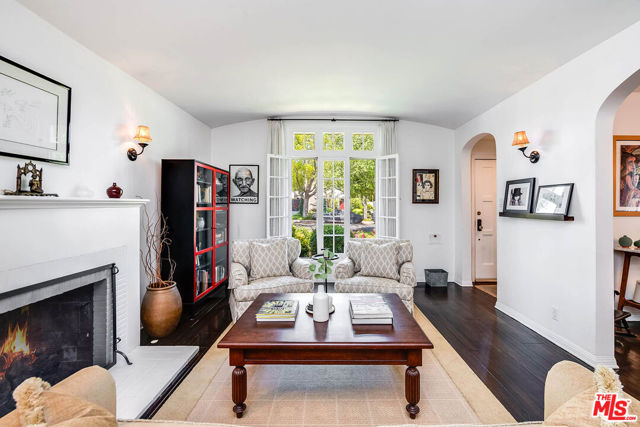 4150 Elmer Avenue, Studio City CA: https://media.crmls.org/mediaz/c197162a-fa8a-47b0-b062-28ae4b2b1298.jpg