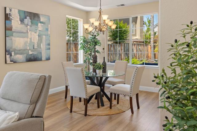 895 Oak Brook Way, Gilroy CA: https://media.crmls.org/mediaz/c1974df3-2bc6-401e-ad4b-3d26110f2762.jpg