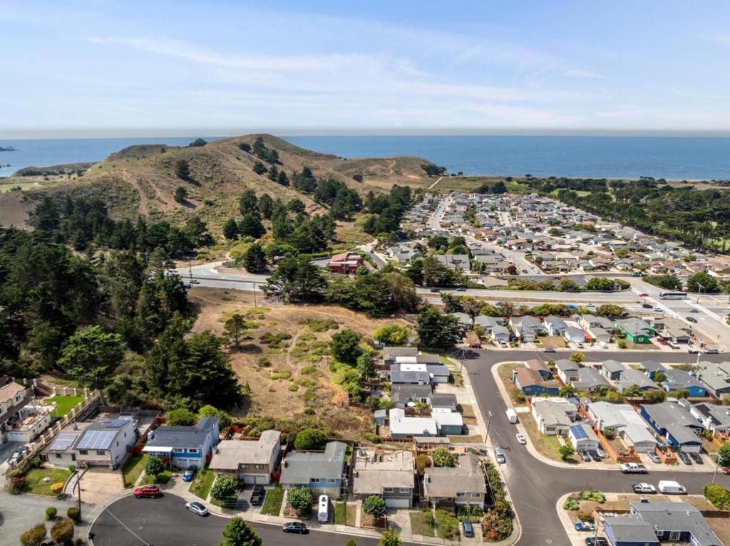 C197Cda7 Ecff 4D9E 9003 Dbaf84A3A3A4 812 Burns Court, Pacifica, Ca 94044 &Lt;Span Style='BackgroundColor:transparent;Padding:0Px;'&Gt; &Lt;Small&Gt; &Lt;I&Gt; &Lt;/I&Gt; &Lt;/Small&Gt;&Lt;/Span&Gt;
