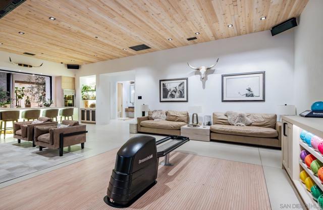 14783 Roxbury Terr., Rancho Santa Fe CA: https://media.crmls.org/mediaz/c197f6ce-1e8f-4ae4-8cce-81a4462cbdba.jpg