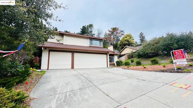 3593 Morningside Dr, Richmond CA: https://media.crmls.org/mediaz/c19834fb-6b6b-47ca-9314-79fd1f9b5d55.jpg