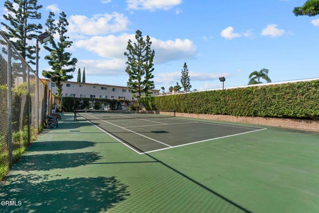 Detail Gallery Image 29 of 34 For 18360 Collins St #L,  Tarzana,  CA 91356 - 2 Beds | 2/1 Baths